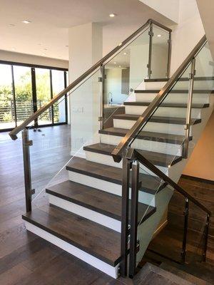 Chicago Square glass railing with hybrid combination of floor and side mounted posts