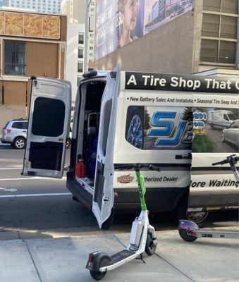 SJ truck fixing me up on a downtown street. Took less than 10 minutes.