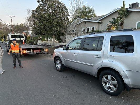 Finally the tow truck arrives after 6 arguments on the phone and their own "mechanic" staring on my recording that the car is undrivable