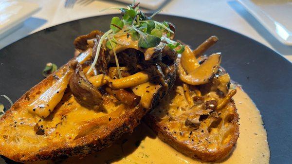 Mushroom Toast Appetizer- awesome