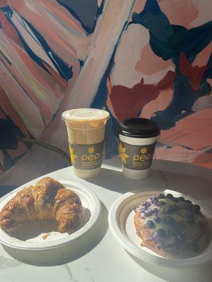 Iced pumpkin spice latte; tea, pistachio croissant, blueberry pastry ; IG: susanlamx