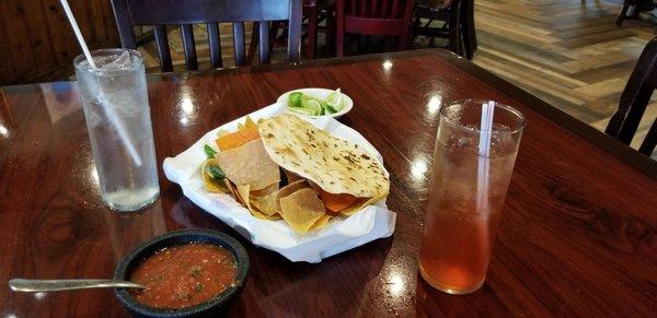 Tostadas y salsa