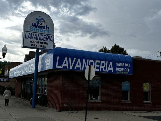 Welcome to Wash Smart Lavanderia located at 3319 W 55th St.