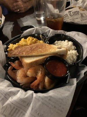 Steamed shrimp with cole slaw and Mac and cheese