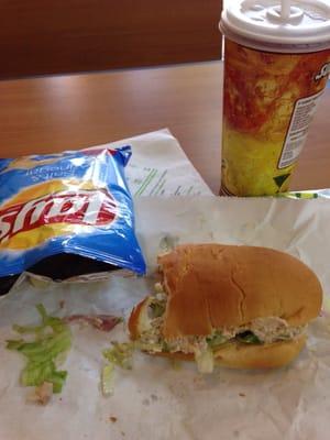 Tuna sub, vinegar chips, lemonade tea.