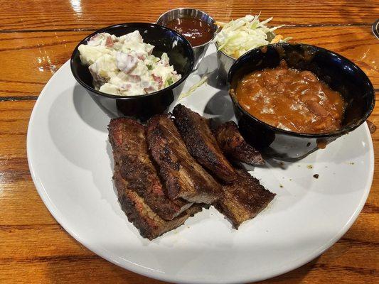 Briskett with potatoes and BBQ beans. Very good.