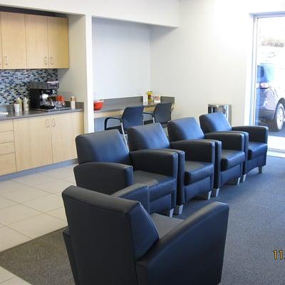 Bob Huff Chevrolet Buick GMC lounge offers various comfortable seating, a spacious work station, FREE Wi-Fi and free coffee.