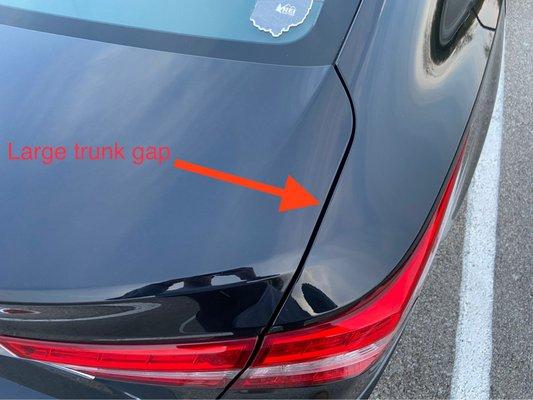 Uneven trunk gap - right side