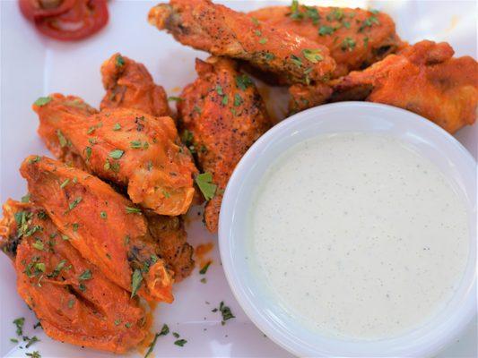 An order of buffalo wings contains 5 legs and 5 wings.