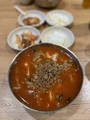 Spicy kalguksu