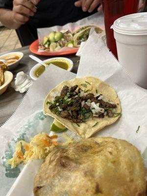 Taco de carne asada and gordita