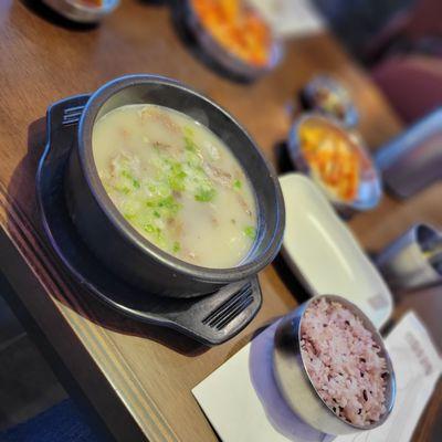 Sullung Tang (설렁탕) with rice and the sides of kimchi and spicy radish