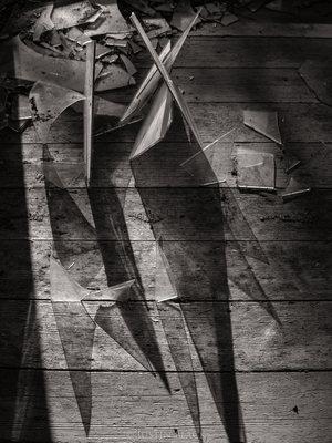 Glass shards in an abandoned homestead, North Dakota. © Justin Black