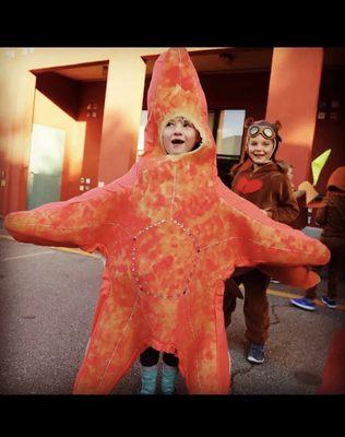 Best friends Halloween parade kindergarten