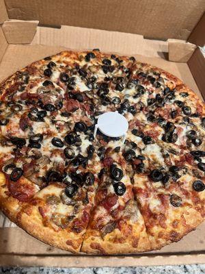 Large 3 topping pizza (bacon, mushrooms, and olives)