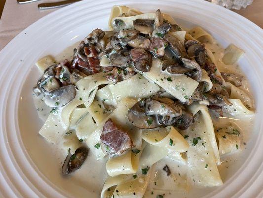 Pappardelle with bacon and mushrooms