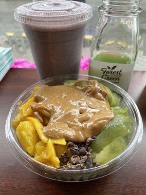 Green Power Bowl with mango, kiwi, cocoa nibs and peanut butter, Brinckerhoff Berry Smoothie and Green Juice