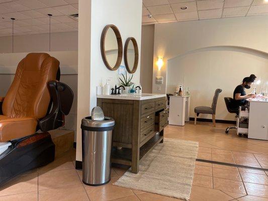 YOURS Nail Spa Turkey Creek