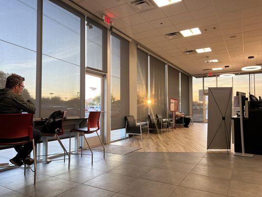 Comfortable, clean and nice smelling lobby. The old Discount Tires used to smell like tires but this one smells neutral and nice.