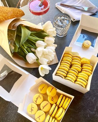 Lemon macarons