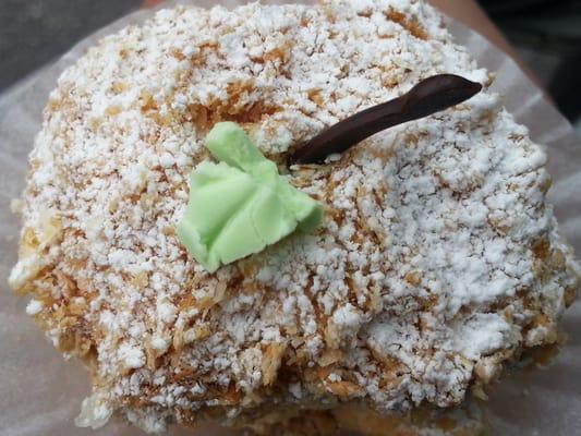 APPLE-SHAPED NAPOLEON with candy stem and leaf