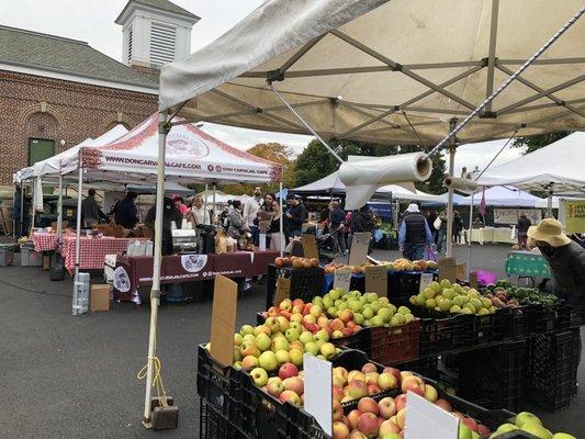 Beautiful market with lots of fresh produce, live music, and delicious food