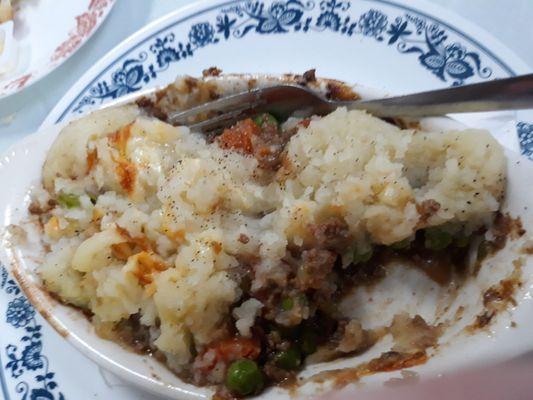 Shepherds Pie special w/less cheese, 10.95 complete w/dessert, soda, salad bar, soup, and roll. Delish deal!