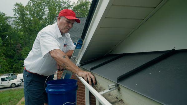 Gutter Cleaning in Charlottesville, Virginia by Just Call Mikey.