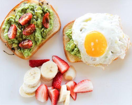 Avocado toast w/ cherry tomatoes and balsamic glaze