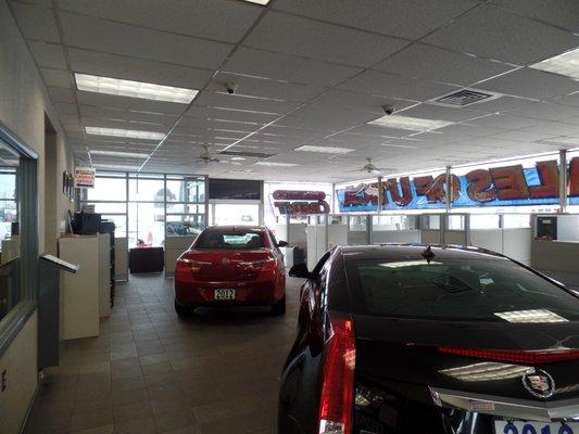 United Auto Sales of Utica Showroom