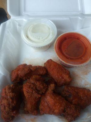 6 wings hot sauce on the side