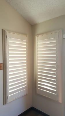 Faux Shutter with 3 1/2" louvers and clearview feature.