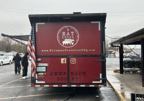 Outside Williamstown Amish food market