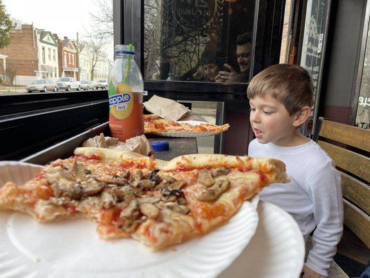 Mushroom and garlic slice