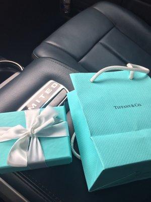 Signature Tiffany & Co!  Makes women HAPPY!!!  Trust me!!