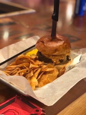 Pimento jalapeño burger with house made chips