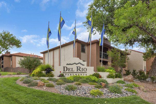 Del Rio Apartment Homes Albuquerque Flag