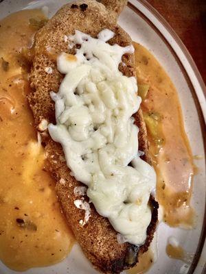 Chile rellleno as requested, batter-fried crispy w/ a little sauce on side only. Very nice.