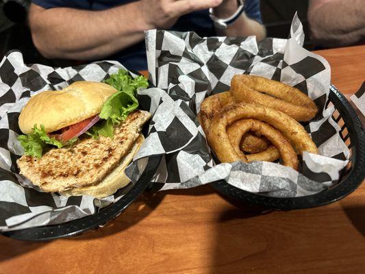 Grilled tenderloin with onion rings