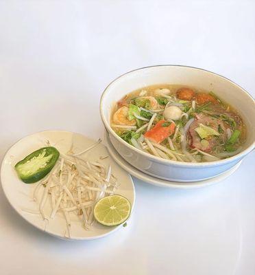 Banh Canh Cua (Crab udon soup)