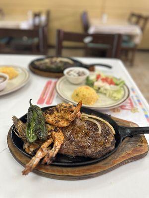 Carne asada con camarones