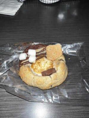 Stuffed cookie s'more's