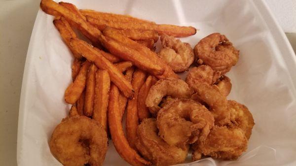 Skrimp basket with sweet potato fries