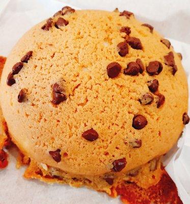 Chocolate Chip Coffee Bun - Freshly baked and so deeeeelicious!