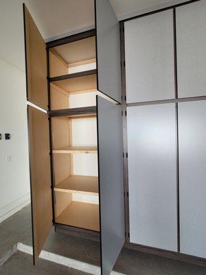 Interior view of the shelves.  Note the metal shelf brackets & supports...convenient & strong!