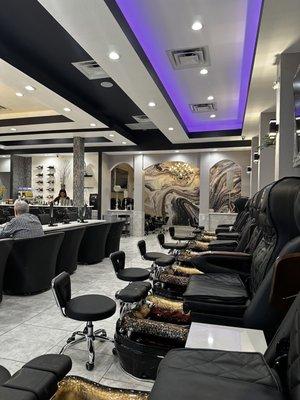 Pedicure chairs / bar