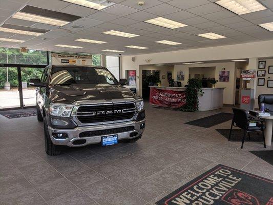 Crest Chrysler Dodge Jeep Ram Fiat Showroom