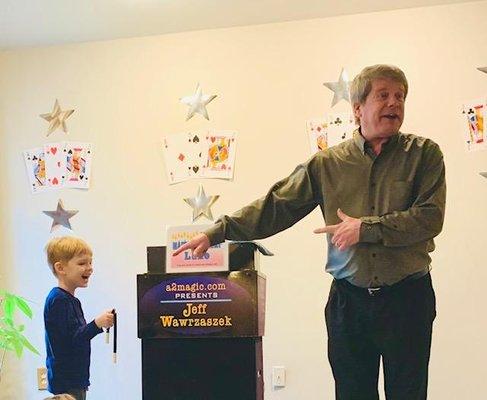 Amazing magic shows for birthday parties and family events near you. Michigan magician, Jeff Wawrzaszek will make your child's party FUN!