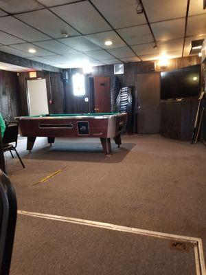 Two pool tables, darts, lotto, juke box. Typical  neighborhood dive bar.