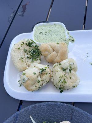 Garlic knots